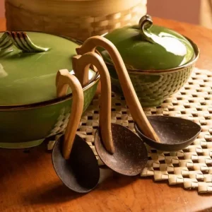 casserole serving bowl