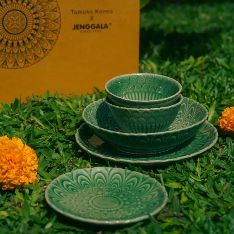 Dinner Set with Gift Box by Tomoko Konno Dark Green Gloss - Image 3